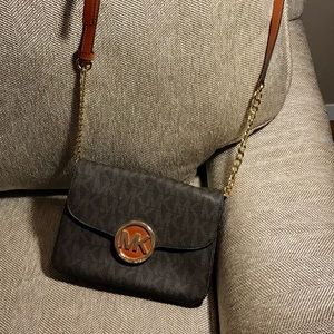 Michael Kors Bags - Michael Kors cross body bag Michael Kors Bags - Michael Kors cross body bag